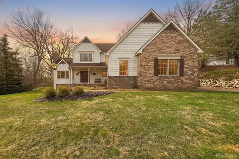 7798 Lee Rd, Brighton, MI 48116