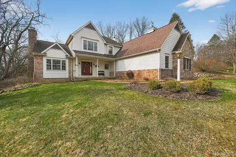 7798 Lee Rd, Brighton, MI 48116