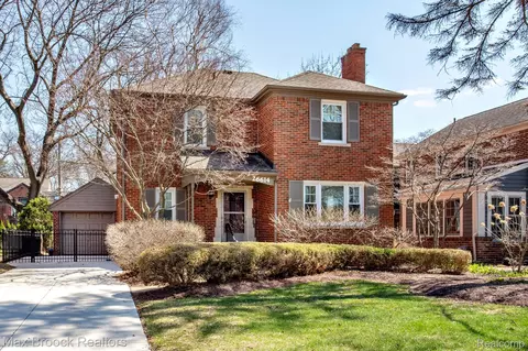 26614 Humber St, Huntington Woods, MI 48070