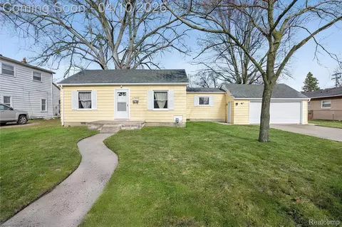 27352 Townley St, Madison Heights, MI 48071