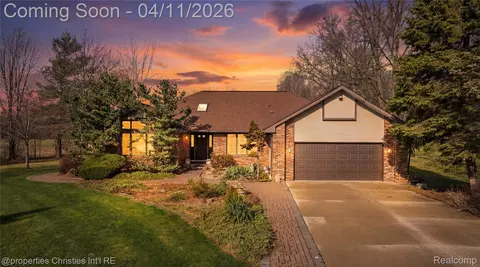 24760 Arsenal Rd, Brownstown, MI 48134