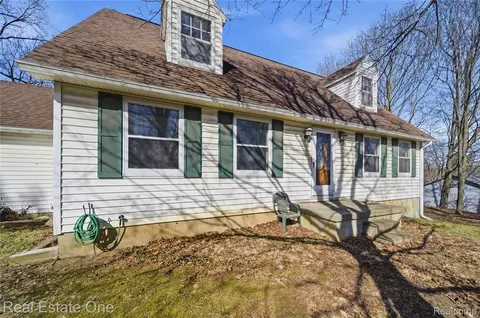11458 College Ave, Putnam, MI 48169