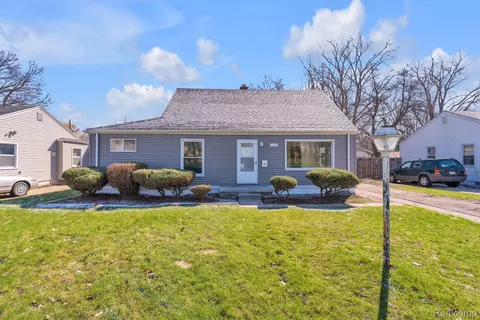 6243 Hunt St, Romulus, MI 48174