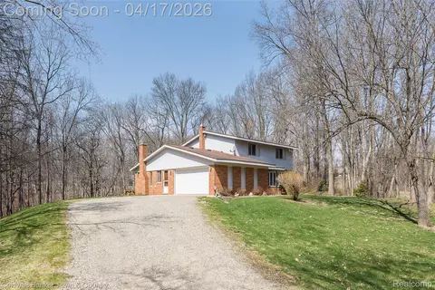 3520 S Hill Rd, Milford, MI 48381