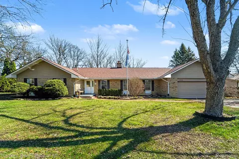 25504 Brookview St, Farmington Hills, MI 48336