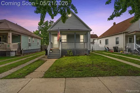 437 Poplar St, Wyandotte, MI 48192