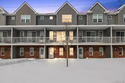 3951 Trailwaycommons Cir, Auburn Hills, MI 48326