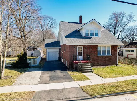 4727 Pine St, Columbiaville, MI 48421