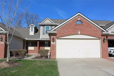 4680 Summer Ridge Dr #42, Genoa, MI 48843
