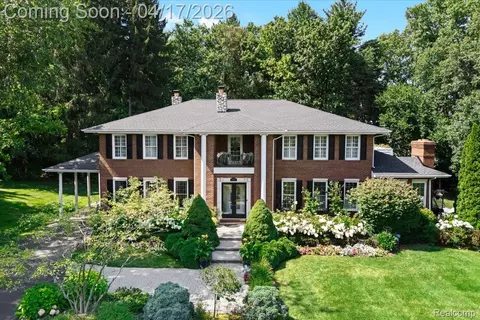 5392 Hidden Pines Dr, Genoa, MI 48116