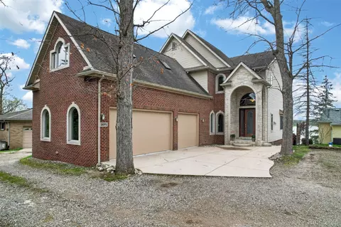 3071 School Lake Dr, Brighton, MI 48114