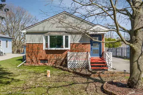 5404 Drayton Rd, Independence, MI 48346