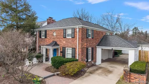 270 Pleasant St, Birmingham, MI 48009