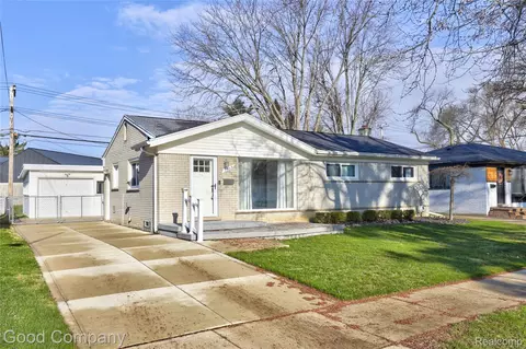 1303 Sycamore Dr, Rochester Hills, MI 48307