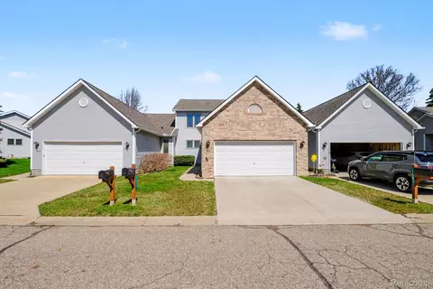 1085 Linda Dr, Davison, MI 48423