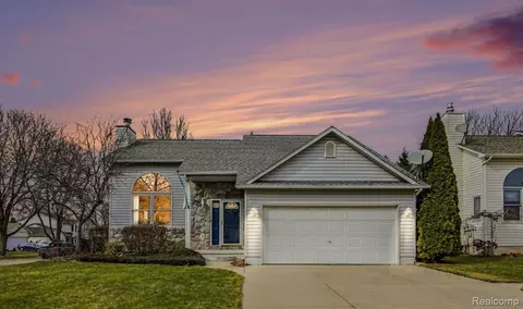 761 Peppermill Cir, Lapeer, MI 48446
