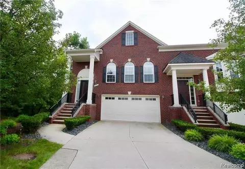 806 Red Run Dr, Troy, MI 48085