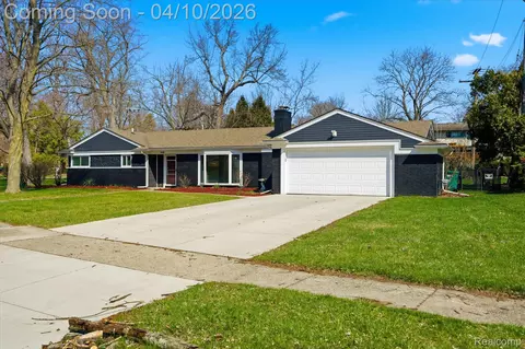 34164 Alta Loma Dr, Farmington, MI 48335