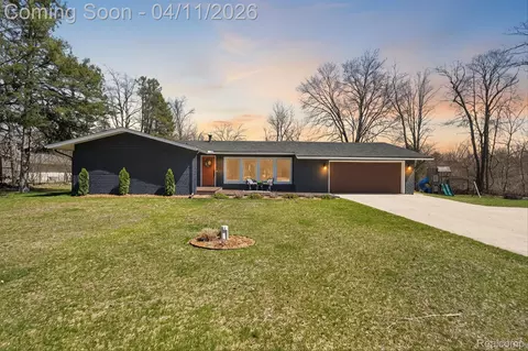 871 Windemere Dr, Brighton, MI 48114
