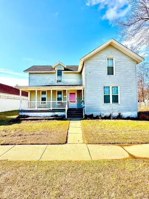 35449 Clinton St, Wayne, MI 48184