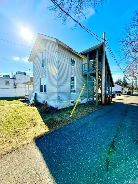 35449 Clinton St, Wayne, MI 48184 photo 2