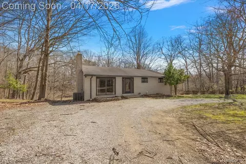 22706 Elmgrove St, Farmington Hills, MI 48336