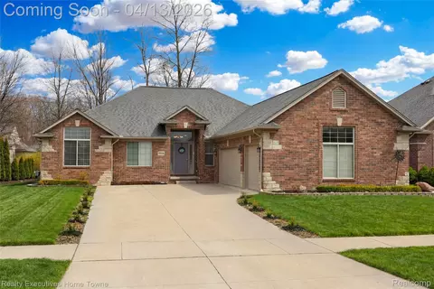 50486 Torrey Pines Dr, Macomb, MI 48042