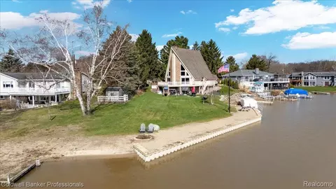 2879 Sunset Cir, Metamora, MI 48455