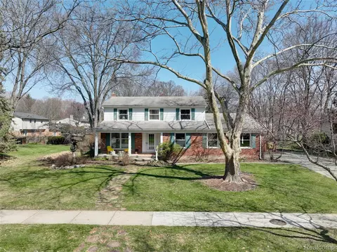 2156 Kristin Dr, Troy, MI 48084
