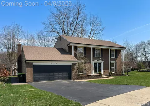 1132 Hemlock Dr, Rochester, MI 48307