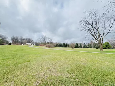 4300 Center Rd, Deerfield, MI 48451