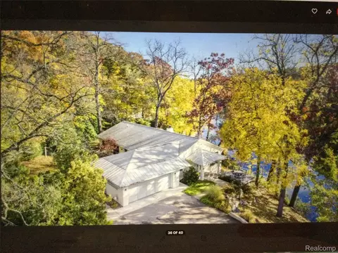 2510 Thornapple River Dr SE, Cascade, MI 49546
