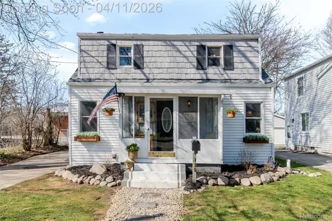 716 W 2nd St, Davison, MI 48423