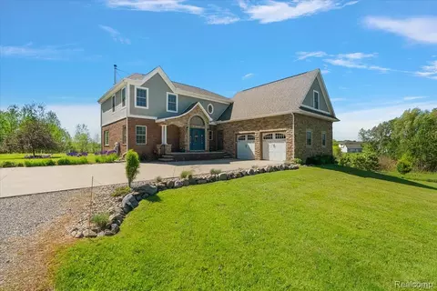 5035 Hidden Ridge Dr, Metamora, MI 48455