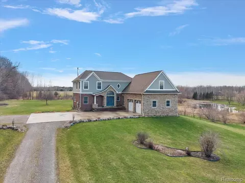 5035 Hidden Ridge Dr, Metamora, MI 48455