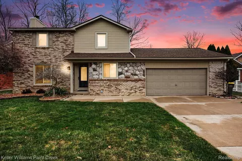 26611 Fairwood Dr, Chesterfield, MI 48051