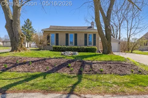 5067 Walsh Dr, Brighton, MI 48114