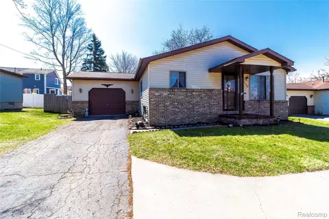 230 E Oregon St, Lapeer, MI 48446