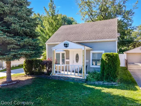 22000 Fresard St, Saint Clair Shores, MI 48080