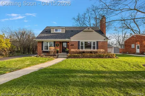 18851 Devonshire St, Beverly Hills, MI 48025