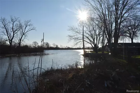 4925 Greenville Rd, Berlin, MI 48166