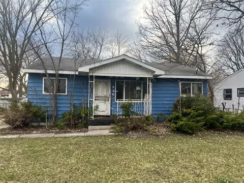 945 S 27th St, Buena Vista, MI 48601