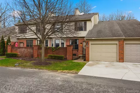 7072 Green Farm Rd, West Bloomfield, MI 48322