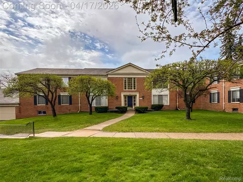 29676 Middlebelt Rd #2202, Farmington Hills, MI 48334