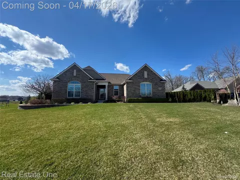 295 Eden Prairie Dr, Oakland, MI 48363