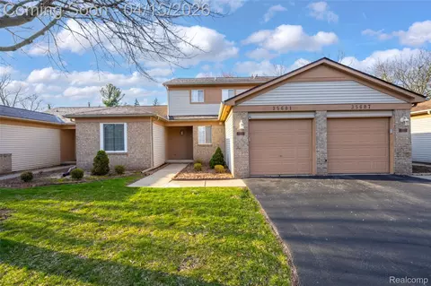 35601 Pheasant Ln, Westland, MI 48185
