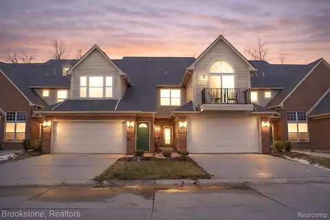 7852 Marie Dr #86, Shelby Township, MI 48316