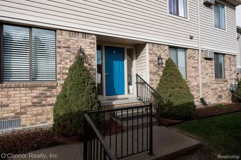 1700 River Rd #10, Marysville, MI 48040