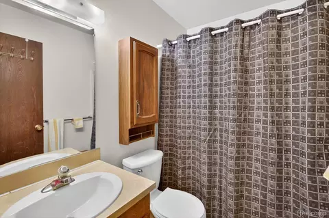 Bath - 600 Thomas St, Richland, MI 48626 photo 1 of 1