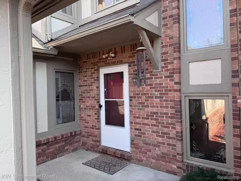 42289 Saratoga Cir, Canton, MI 48187